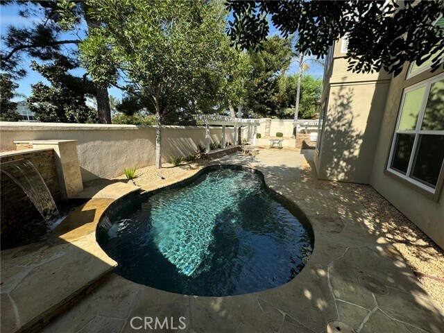 Building Photo - 6 Lakeridge