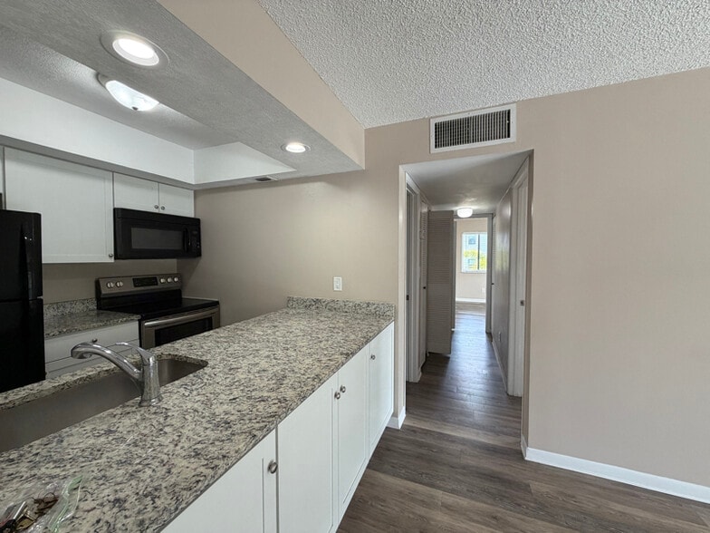 Building Photo - 766 NW Fork Rd