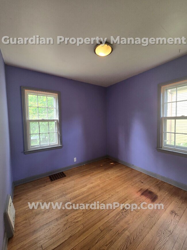 Building Photo - Available Now! Free Oct Rent! NE Minneapol...