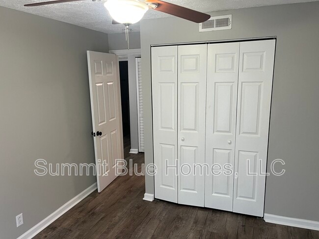 Building Photo - 555 N Dupont Ave