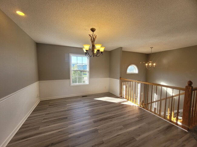 Building Photo - $1900 - 4 Beds 3 Bath + Bonus Room w/ Massive Fenced Yard