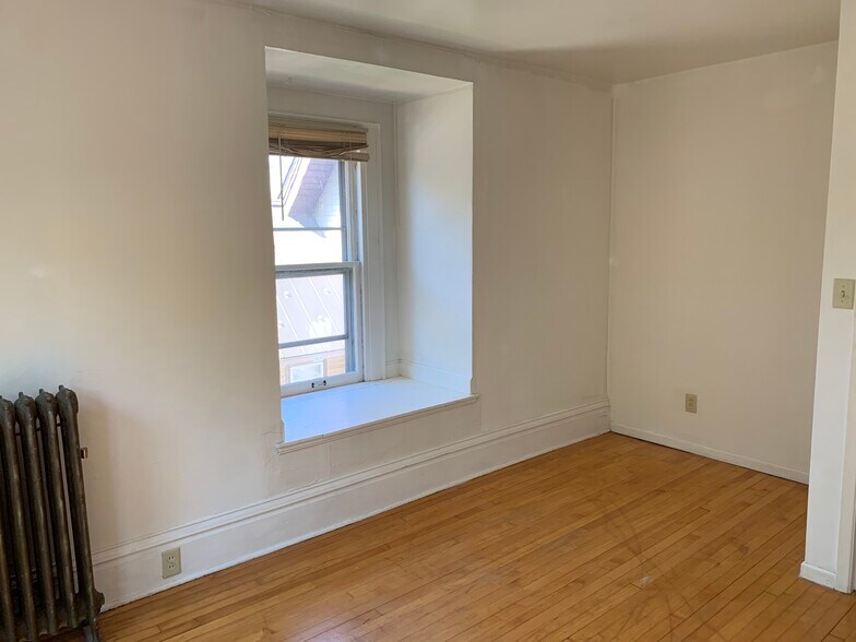Building Photo - 834 E Gorham St