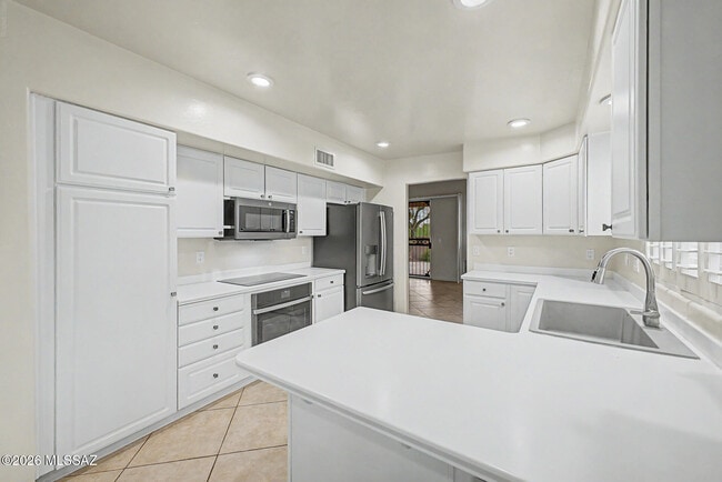 Building Photo - 5555 N Cres Ridge Dr