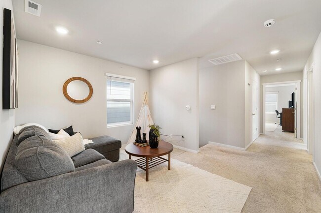 Building Photo - Beautiful Home in Puyallup