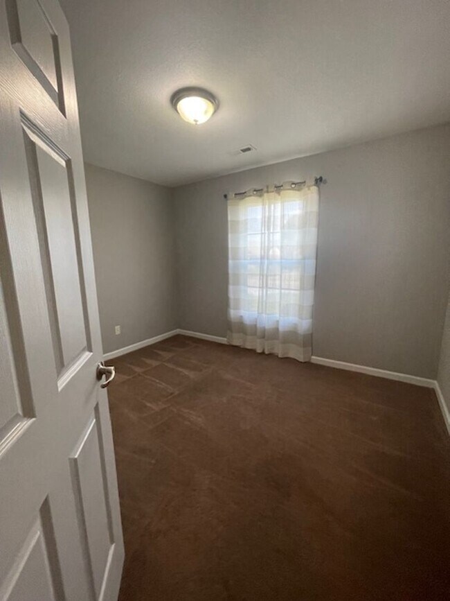Building Photo - Maryville 37804 - 3 bedroom, 2 bath brick ...