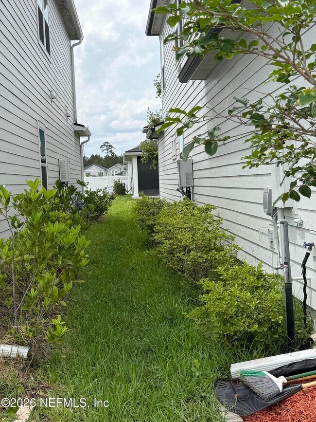 Building Photo - 70 Golden Fern Dr