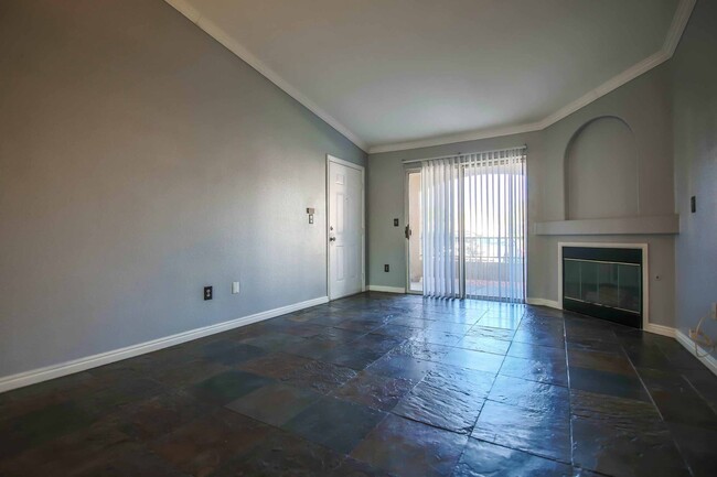 Building Photo - Charming Condo in Gated Community!