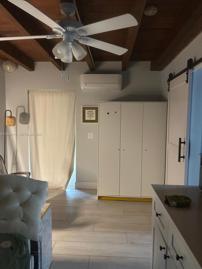 Building Photo - 6431 SW 64th Ct