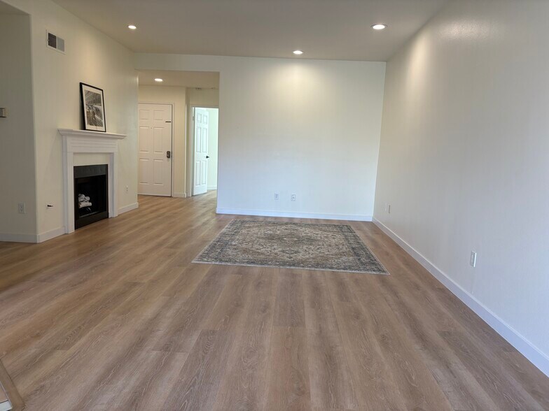 Building Photo - 24545 El Alicante