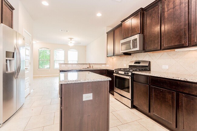 Building Photo - 605 Allenscreek Way-