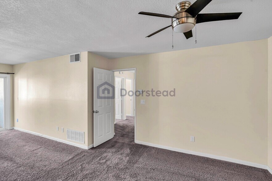 Building Photo - 2521 W Sunflower Ave