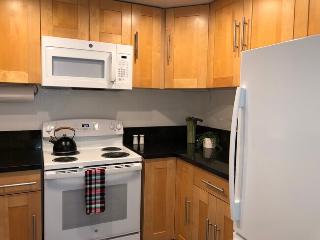 Building Photo - 4241 Sea Pines Ct