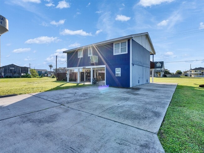 Building Photo - 16527 Lewis Scott Rd