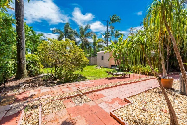 Building Photo - 850 SW 12th Ct