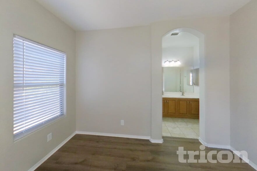 Building Photo - 44 S Greenfield Rd