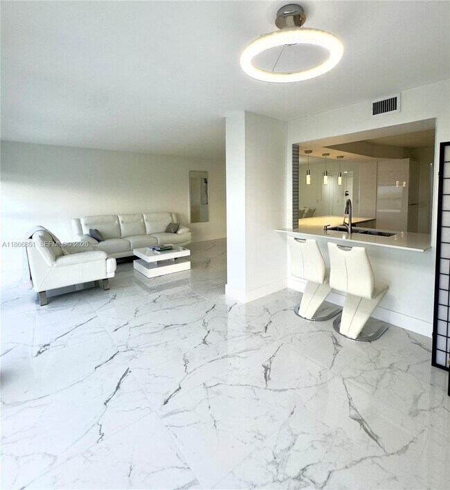 Building Photo - 400 Leslie Dr