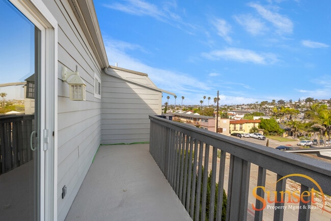 Building Photo - 4985 Coronado Ave