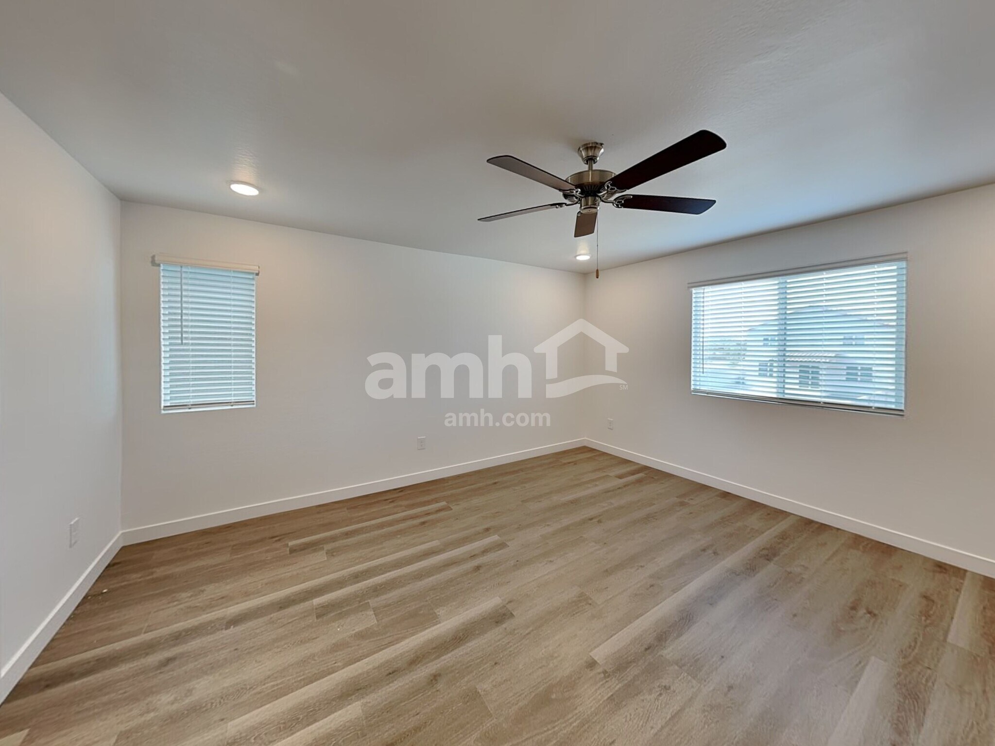 Building Photo - 9752 W Parkway Dr
