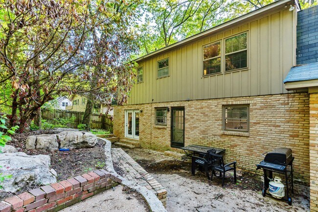 Building Photo - 4019 Piedmont Dr SE