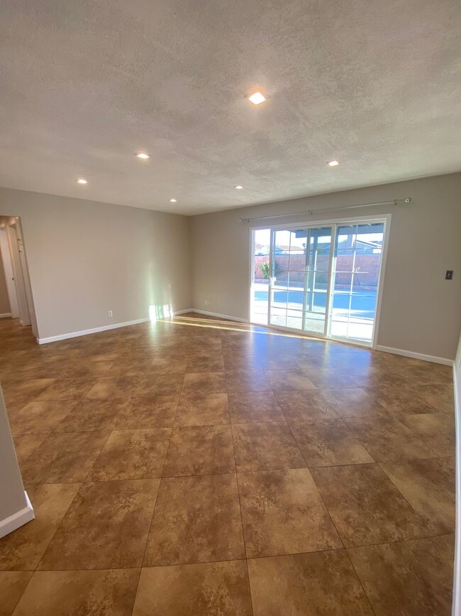 Building Photo - Beautiful Buena Park 4 Bedroom w/ AC For R...