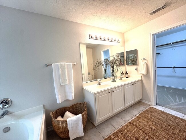 Building Photo - 213 Summerhaze Cir