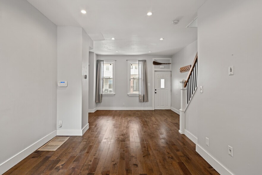 Building Photo - 1457 N Corlies St