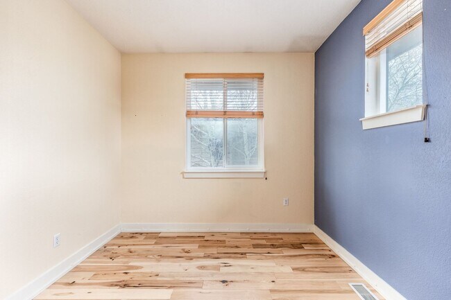 Building Photo - Blackhawk Station Comfortable 3-Bed