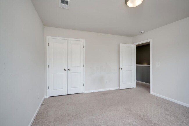 Building Photo - Beautiful 5 Bedroom Home For Rent