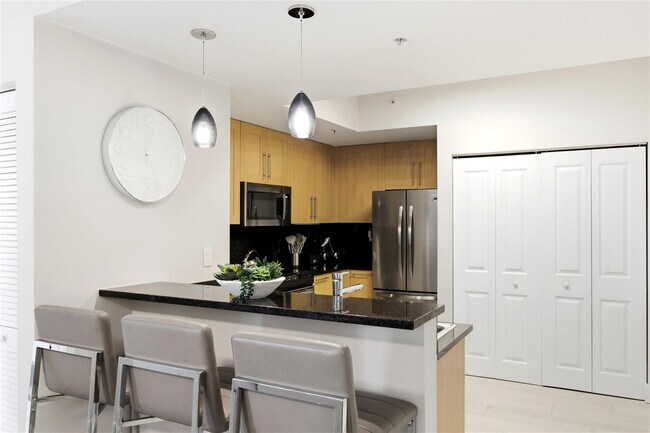 Building Photo - 511 SE 5 Ave