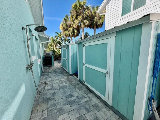 Building Photo - 980 Boca Ciega Isle Dr