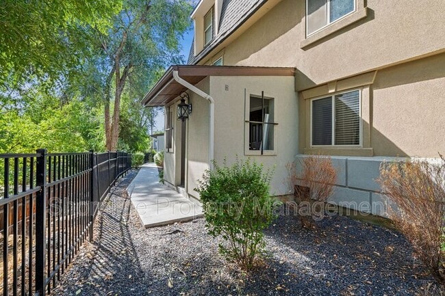 Building Photo - 2110 Brittany Ln