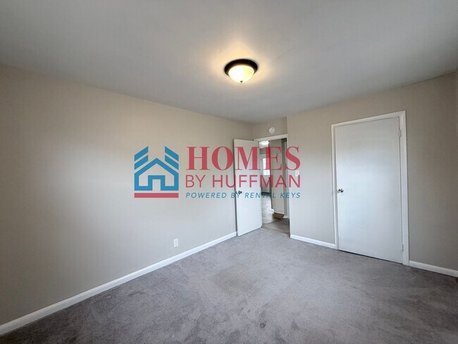 Building Photo - Four Bedroom House