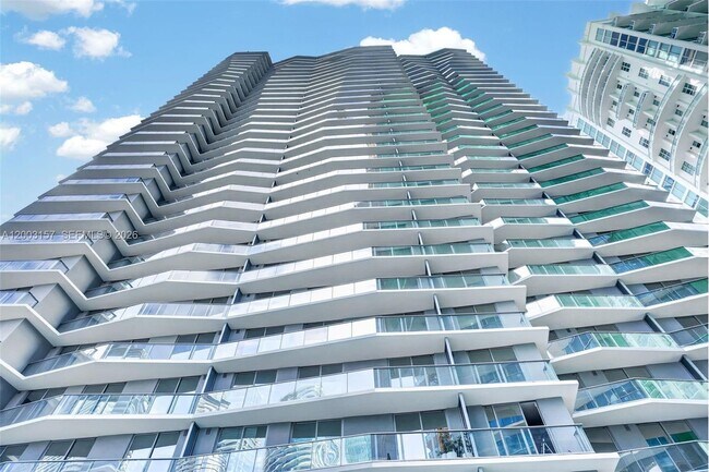 Building Photo - 77 SE 5th St