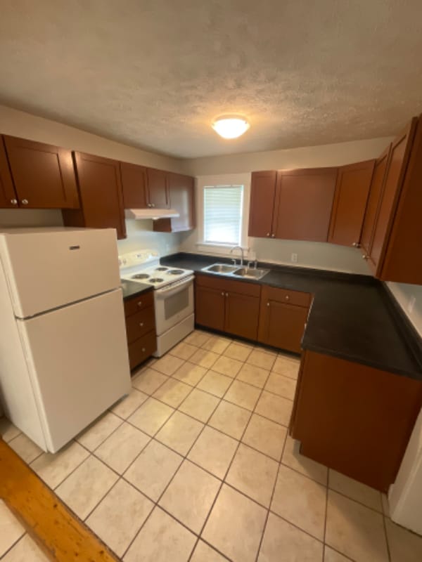 Building Photo - 416 E Hillside Dr