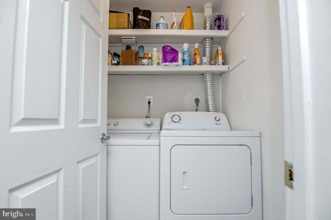 Building Photo - 1066 Gardenview Loop