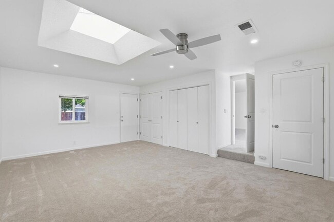 Building Photo - 1861 Nelson Dr