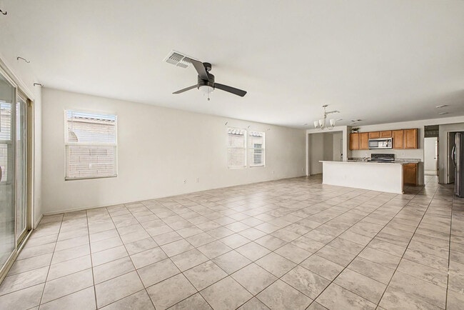 Building Photo - 12586 W Myrtle Ave