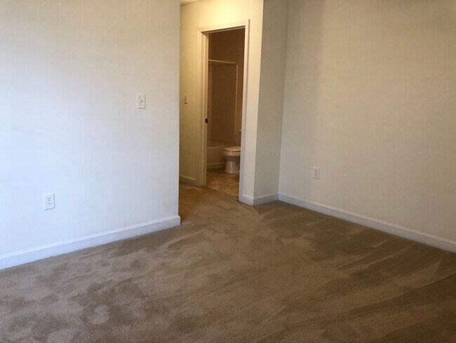 Building Photo - 431 Harts Cove Way