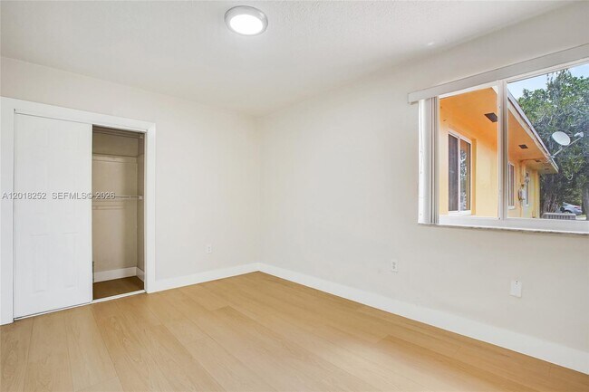 Building Photo - 532 SW 79th Ave