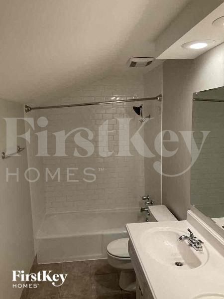 Building Photo - 9955 Melrose Dr