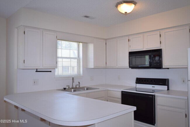 Building Photo - 2940 Mulberry Ln