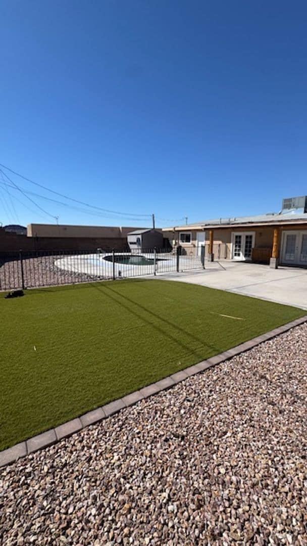 Building Photo - LONG TERM! 3 Bedroom 3 Bath Pool Home!