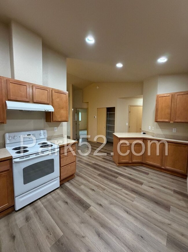 Building Photo - 3-Bedroom Duplex Home - Gated Community - South Hill