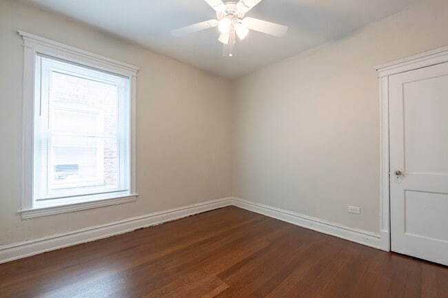 Building Photo - 666 E 50th Pl