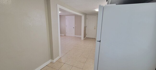 Building Photo - UPDATED COUNTRY PROPERTY