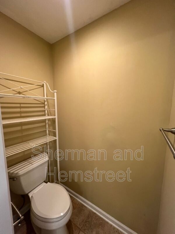 Building Photo - 1113 Highview Ave