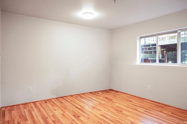 Building Photo - 11560 Stone Ave N