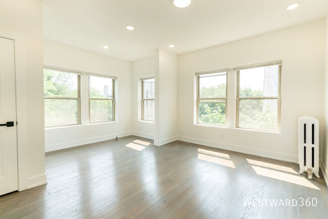 Primary Photo - 6201 N Glenwood Ave