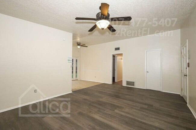 Building Photo - 6024 Oakcrest Cir