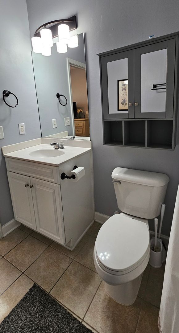 Building Photo - Stunning First-Floor, Fully Furnished Condo with Pond Views